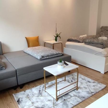 Privatzimmer-2 In Ruhiger Lage 9Min Von Hbh Nuremberga Exterior foto